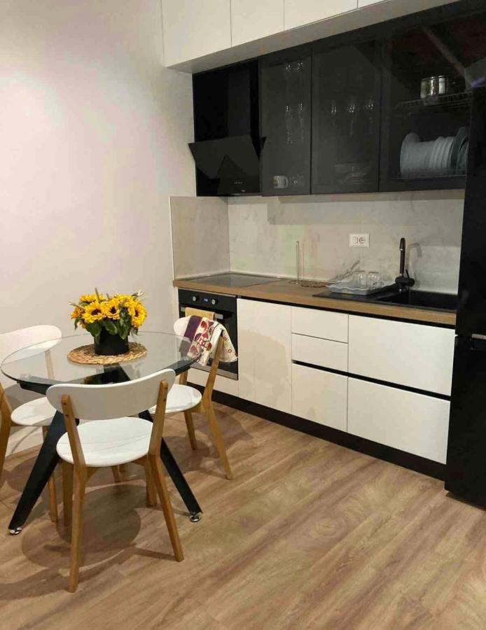 Lovely Loft 1-Bedroom In The Heart Of تيرانا المظهر الخارجي الصورة