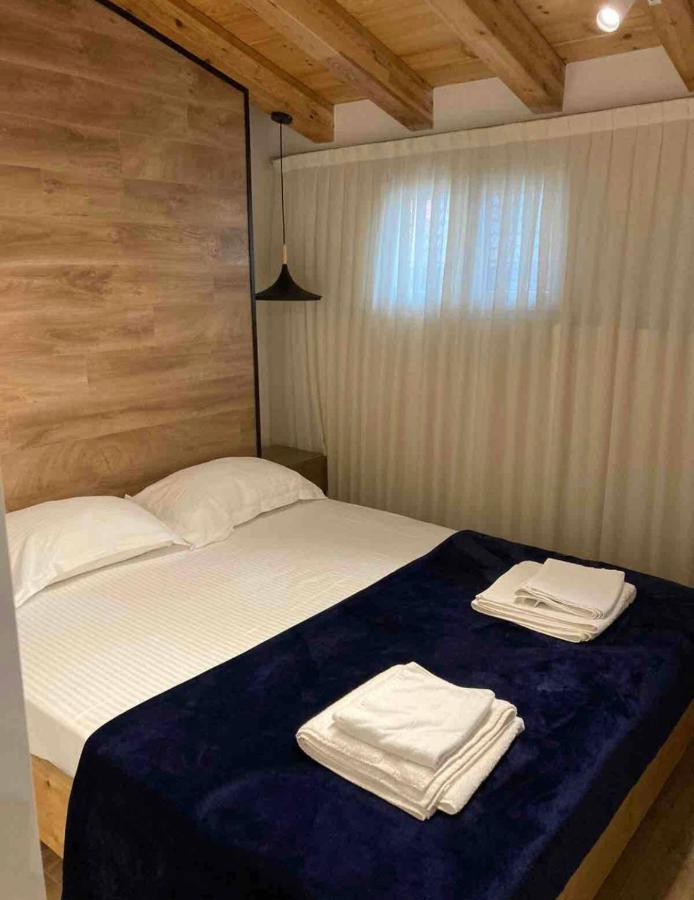 Lovely Loft 1-Bedroom In The Heart Of تيرانا المظهر الخارجي الصورة